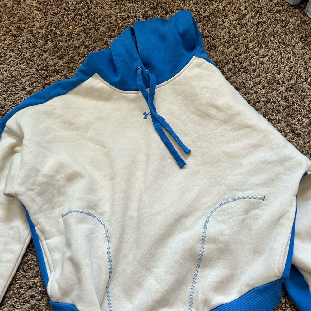 Worn once under armour sweatshirt cropped